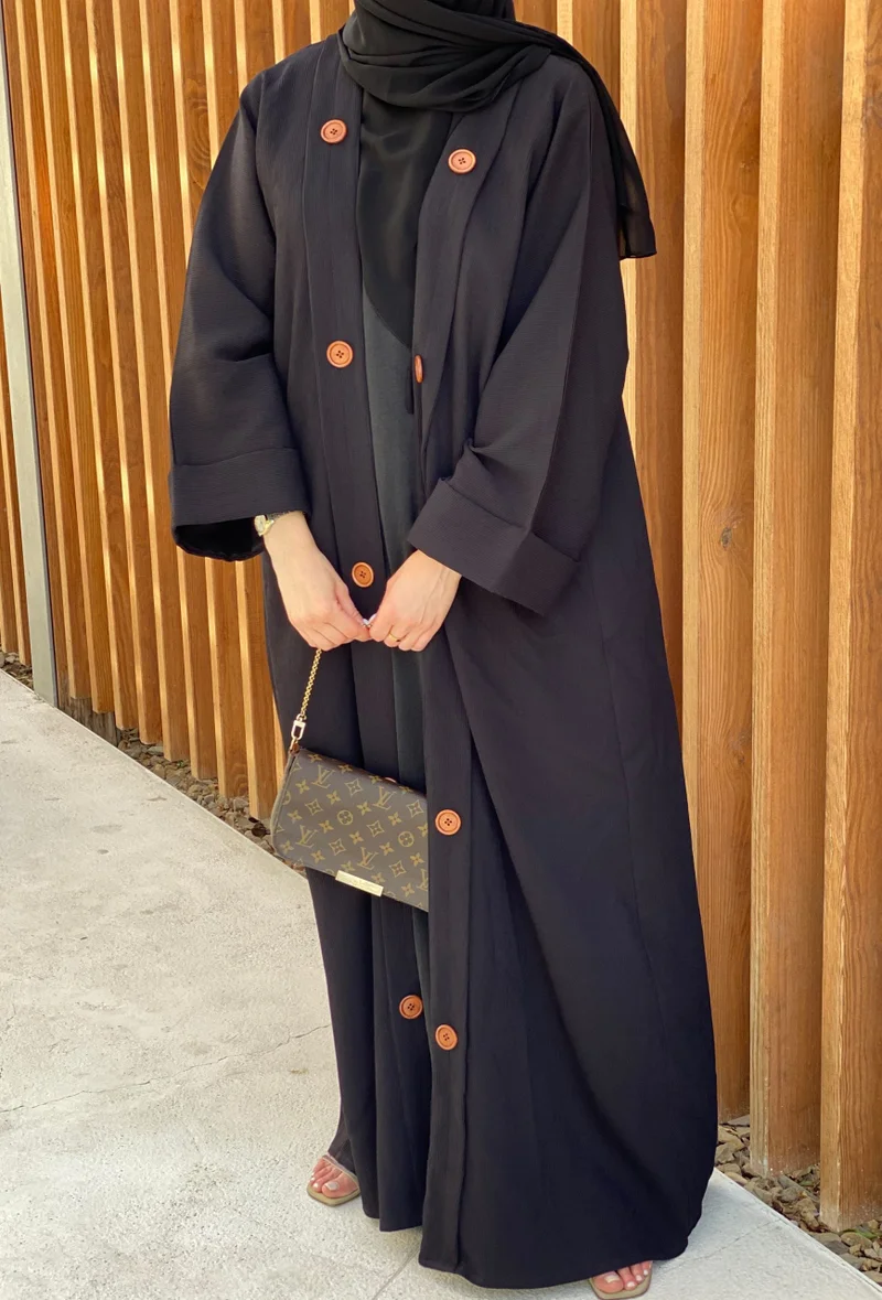 Moistreet Button Detailed Flared Sleeve Abaya Set
