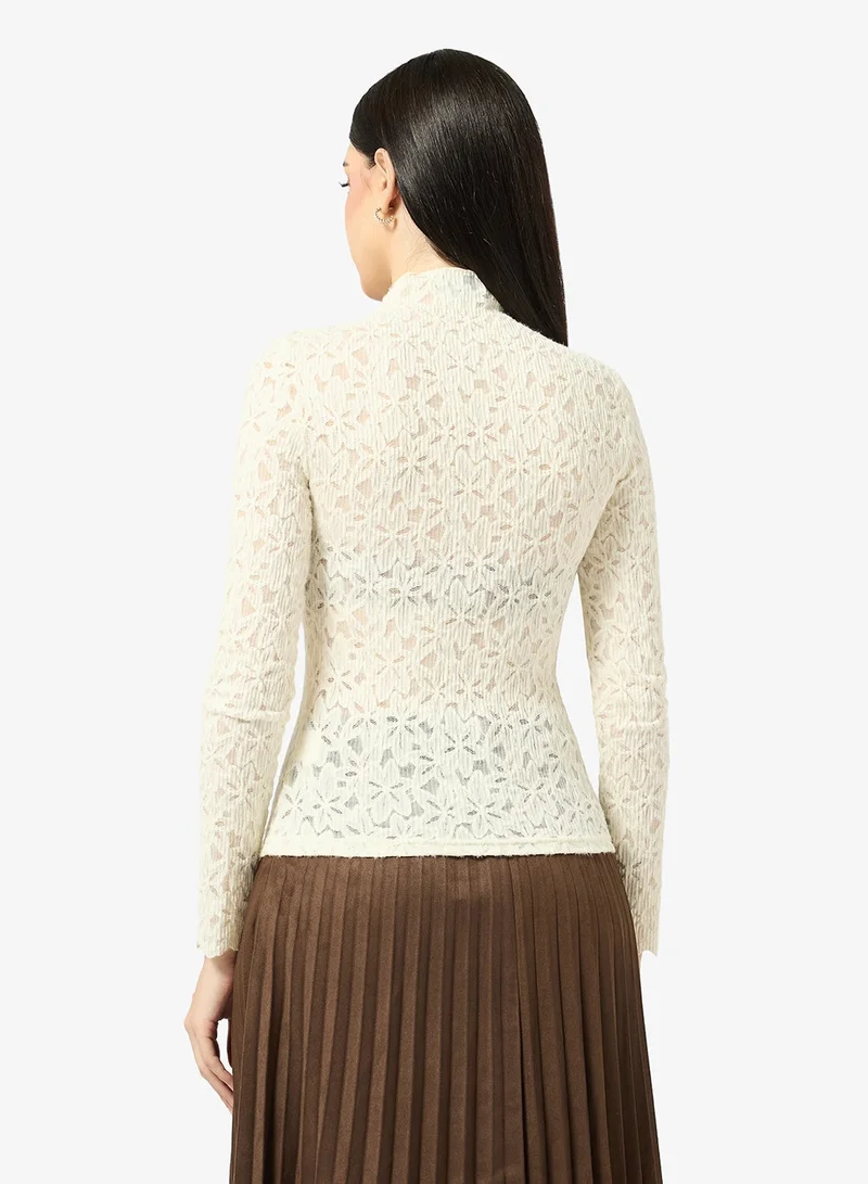 ايلا بلوزة دانتيل بياقة عالية