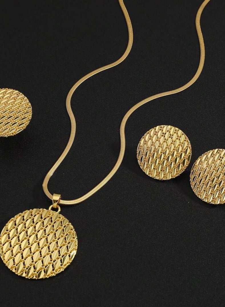 18K Gold Plated Stainless Steel Jewelry Set Made Of Necklace And Earrings And Ring For Women - Image 3