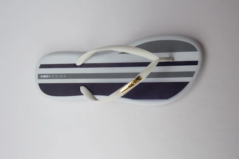 Voices Boat Estampa Women'S Flip Flops With Printed Sole Design And Matching Brand Design Strap - White