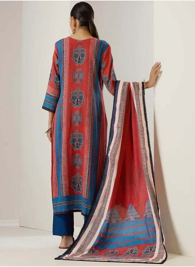 آي شين Rayon Women Red Rayon Kurta Set with Embroidered pattern Tunic and Palazzo features a Round neckline and Three-Fourth Sleeve secured with Elastic closure and styled in Straight Fit ideal for Festive moments — a must-have for your statement wardrobe.