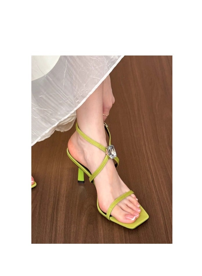 Elegant And Versatile Sandals With Exposed Toes - Image 3