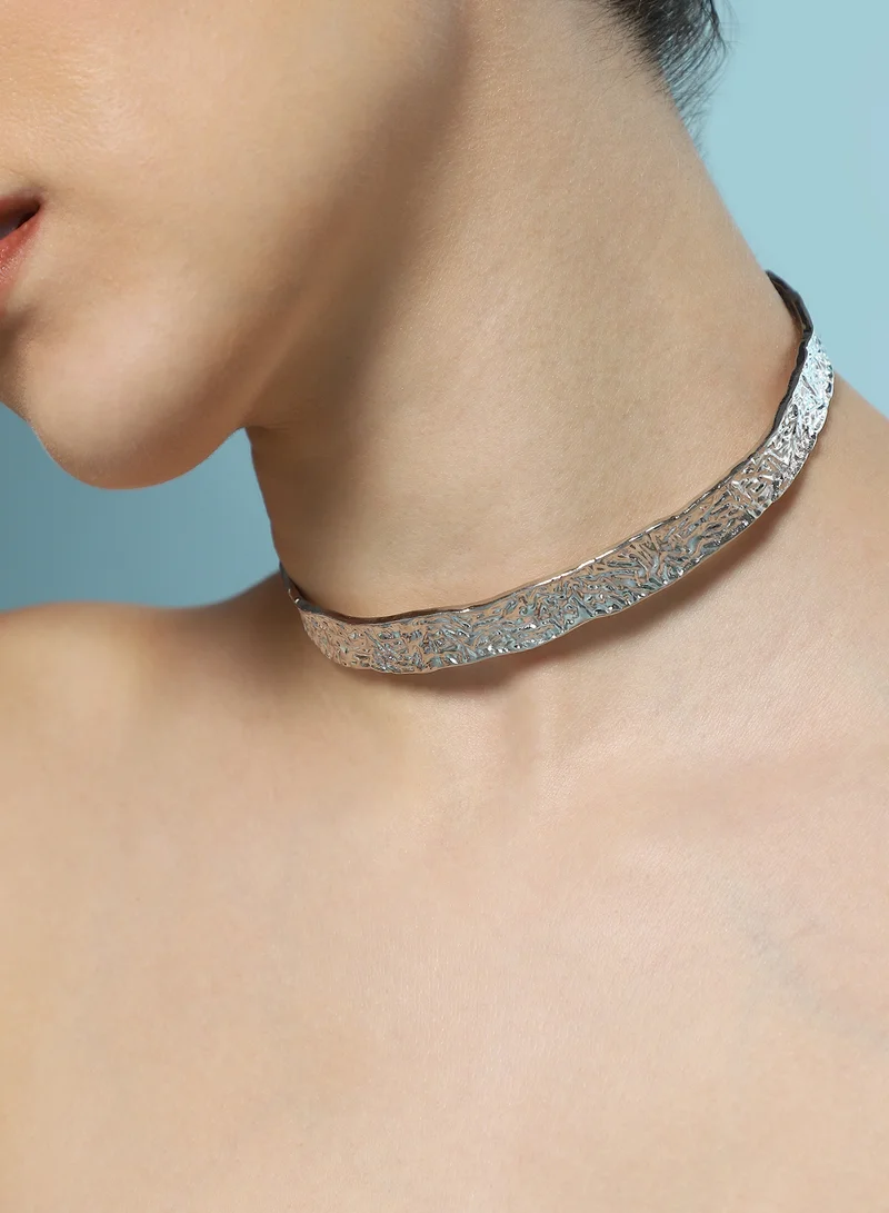 سوهي قلادة سو هي للنساء بتصميم مطروق، لون معدني، مقاس واحد، سبيكة معدنية، قفل مخلب، مناسبة للكاجوال والسهرات