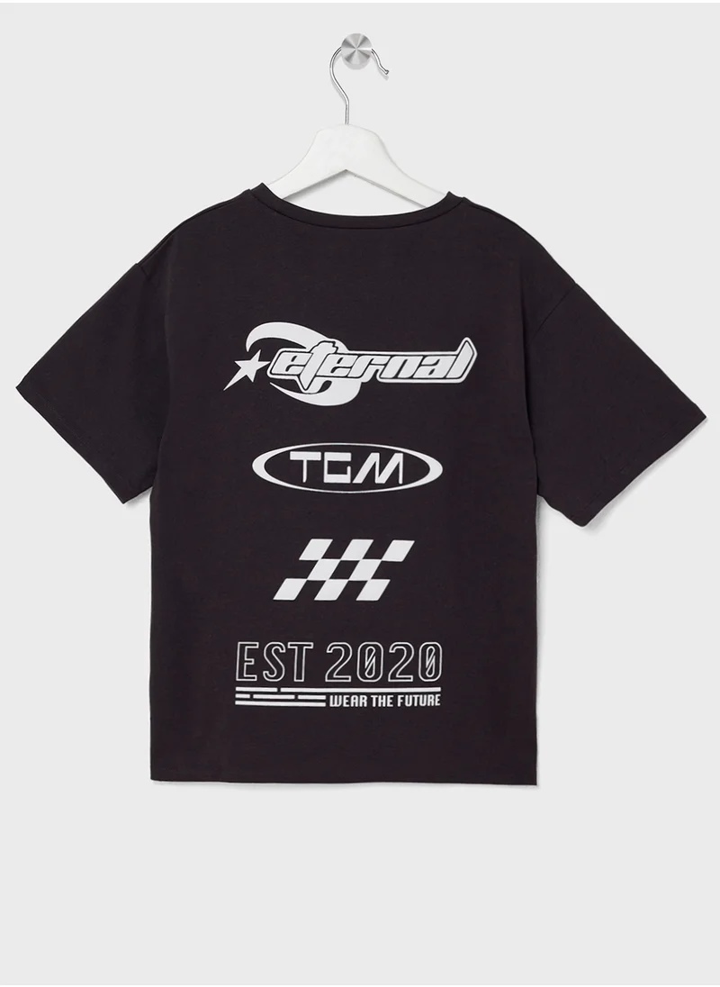 ذا جيفينج موفمنت Kids Oversized Racing Printed T-Shirt