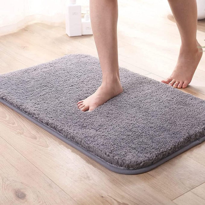 MICROFIBER BATH MAT - ULTRA-SOFT, HIGHLY ABSORBENT, NON-SLIP, QUICK-DRY BATHROOM RUG FOR KITCHEN, LIVING ROOM, AND SHOWER - THICK, MACHINE WASHABLE COMFORT (GREY)