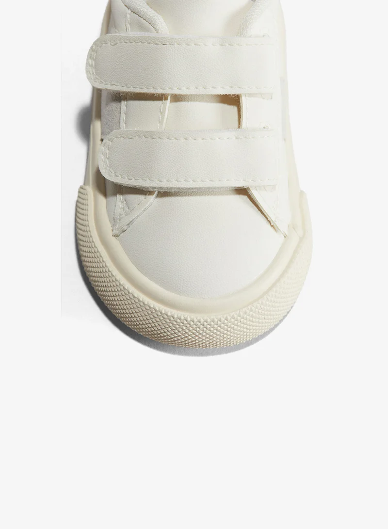 اتش اند ام أحذية رياضية