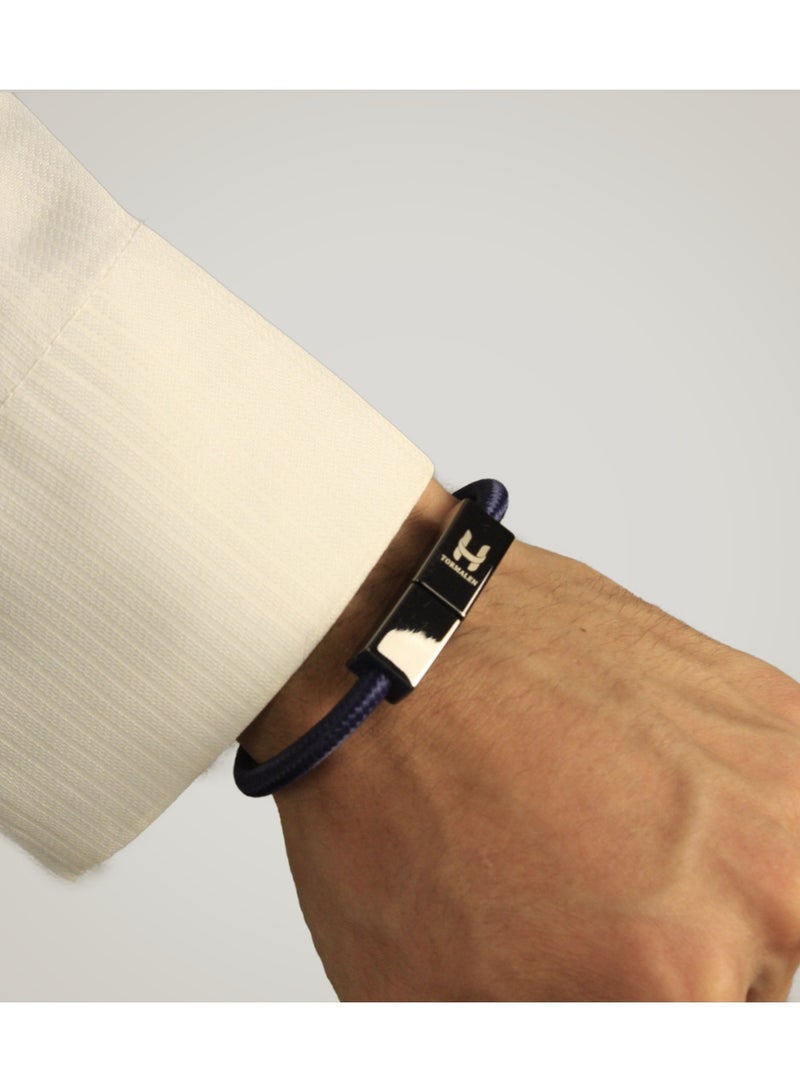 blue charging band with built-in Apple MFi-certified Lightning cable – Stylish fabric design with a metal magnetic clasp – Fast charging and data transfer - Image 4