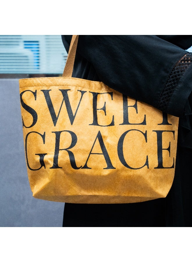 حقيبة تسوق قماشية صديقة للبيئة قابلة لإعادة الاستخدام بطباعة "Sweet Grace" الأنيقة – حقيبة كتف خفيفة ومتينة للاستخدام اليومي والتسوق والسفر – سعة كبيرة وتصميم عصري - Image 1