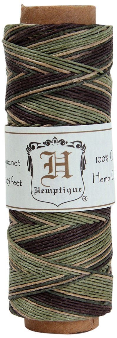 Hemptique خيط القنب الطبيعي 100% من هيمبتيك - بكرة واحدة - 205 قدم ~ 62.5 متر - بكرة خيط القنب - الخيار رقم 1 للحرفيين - خيط بسمك 0.5 مم لصنع المجوهرات، المكرمية، تزيين الألبومات، والمزيد - تمويه - Image 1