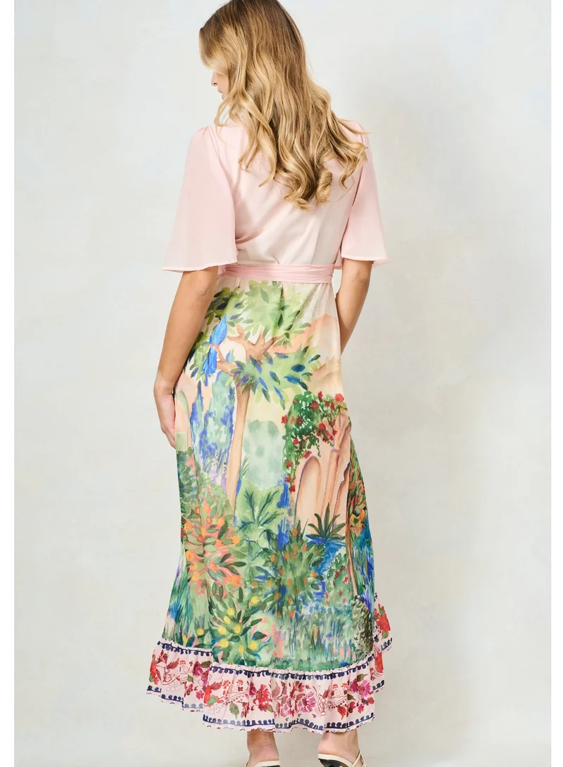 هوب اند ايفي فستان ماكسي ملفوف بأكمام فراشة مطبوعة مع حزام خصر