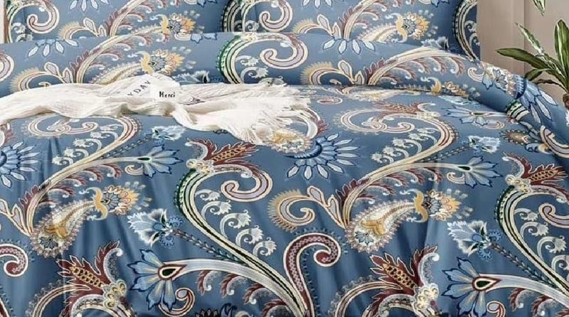 Laying Style طقم لحاف ليدينغ ستايل™ قطن جليسي مريح بحجم كينغ مع ملاءة مزدوجة مسطحة وغطائي وسادة، 4 قطع | لحاف مكيف | دوهر (90 × 100 بوصة) متعدد الألوان - Image 2