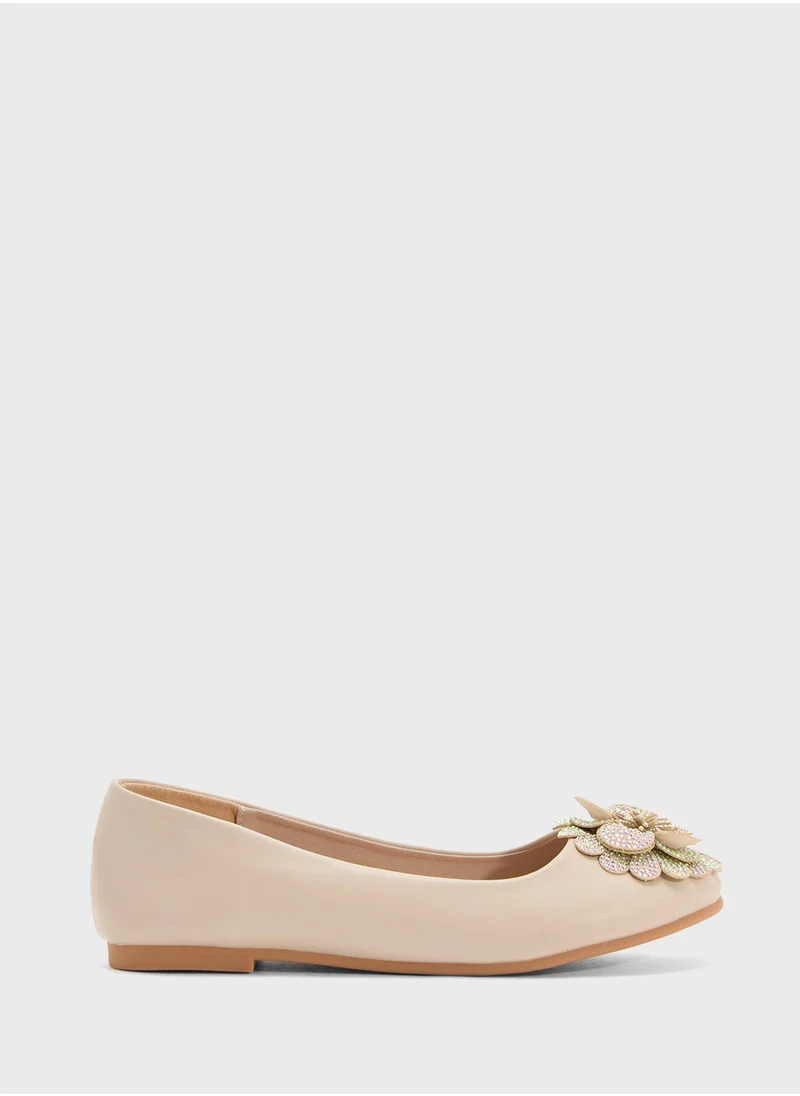 ايلا Oversized Diamante Floral Trim Ballerina