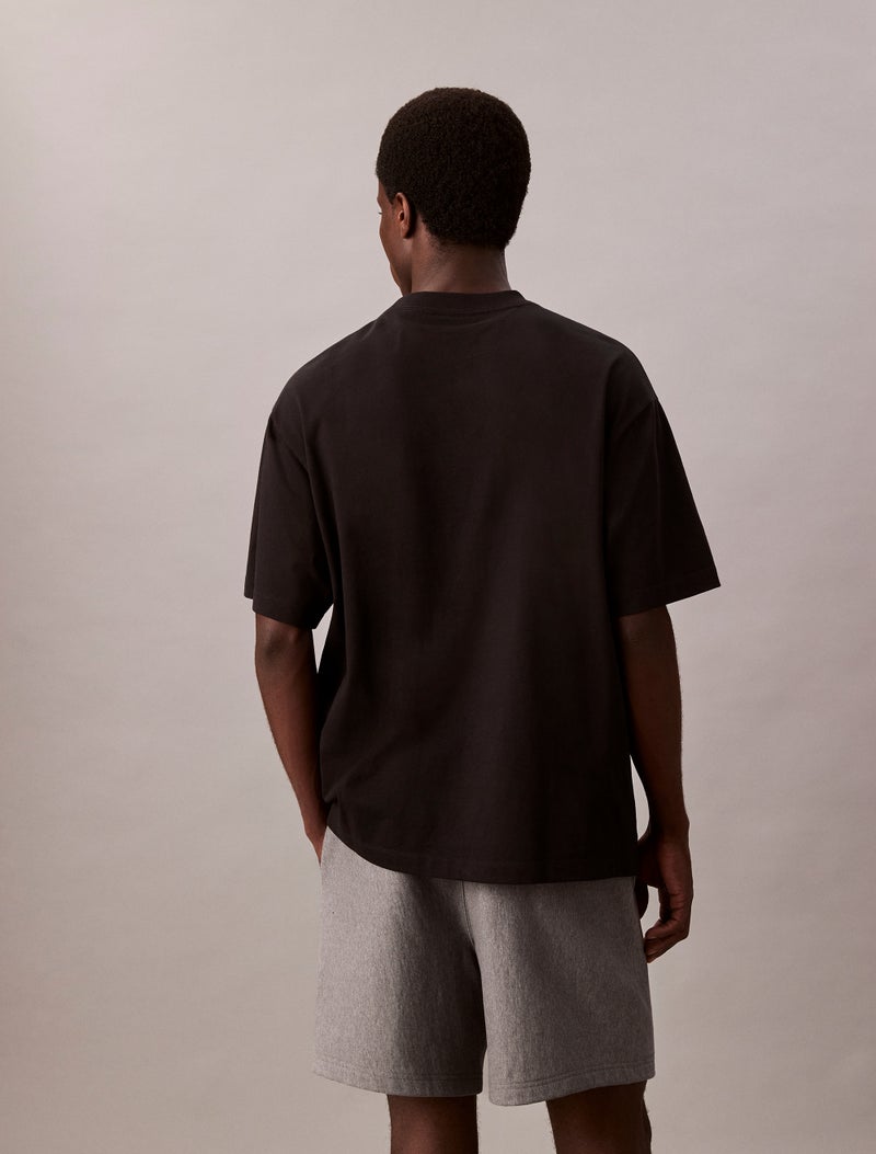 كالفن كلاين جينز تيشيرت بقصّة مريحة بشعار - Image 4