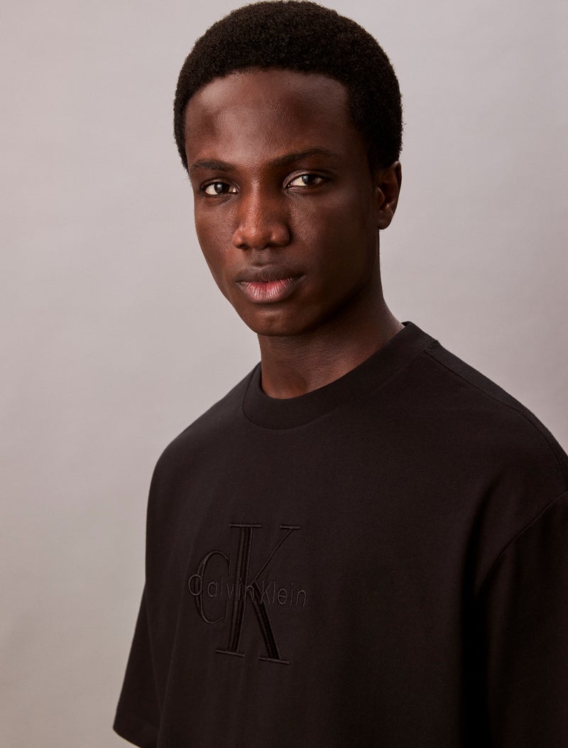 كالفن كلاين جينز تيشيرت بقصّة مريحة بشعار - Image 2