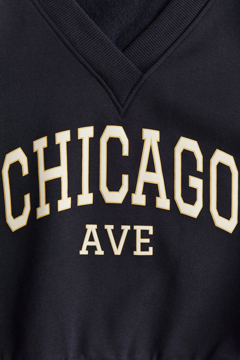 اتش اند ام سويت شيرت بقبة V