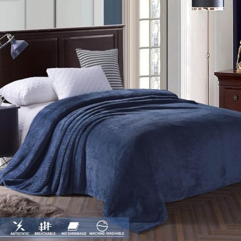 بطانية سرير من الصوف مقاس مزدوج، بطانيات فائقة النعومة ودافئة للسرير والأريكة والأريكة ذات ملمس وافل، مريحة وغامضة وخفيفة الوزن باللون الأزرق الداكن، 60 × 80 بوصة - Image 3