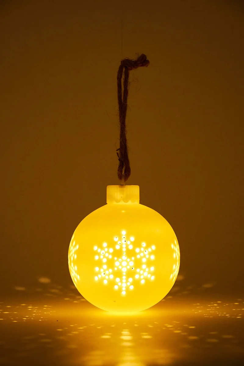 Muy Mucho Snowflake With Light, White