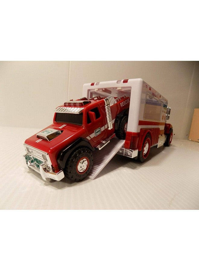 Hess Toy Truck 2020 Ambulance and Rescue - Image 4