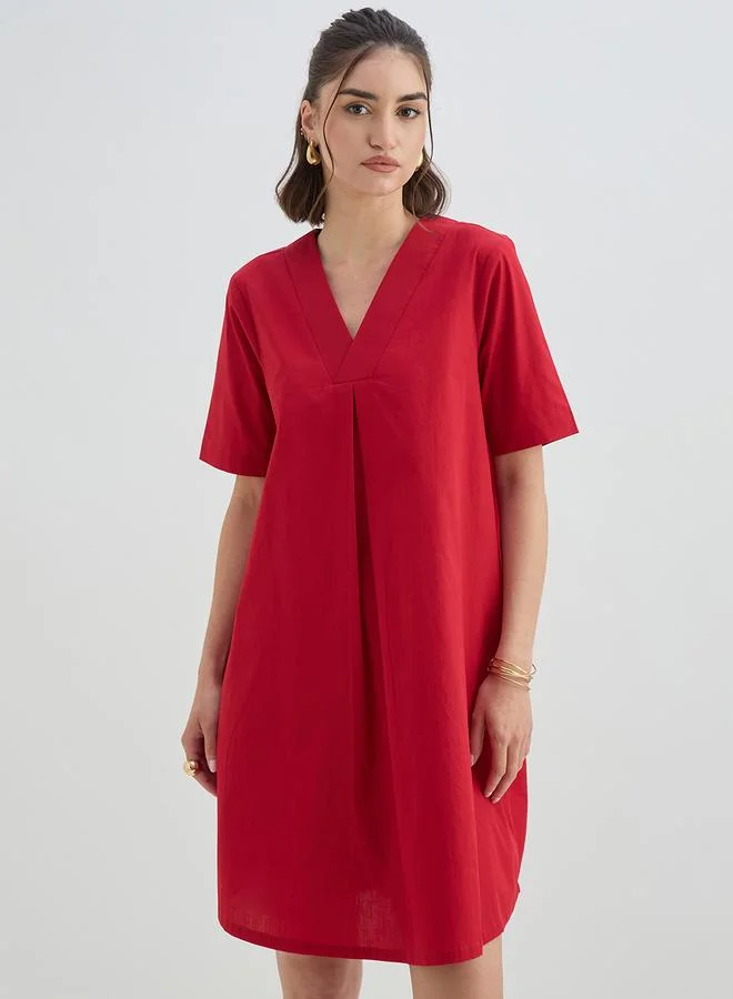 Femmella Femmella Red Solid Poplin Shift Knee Length Dress