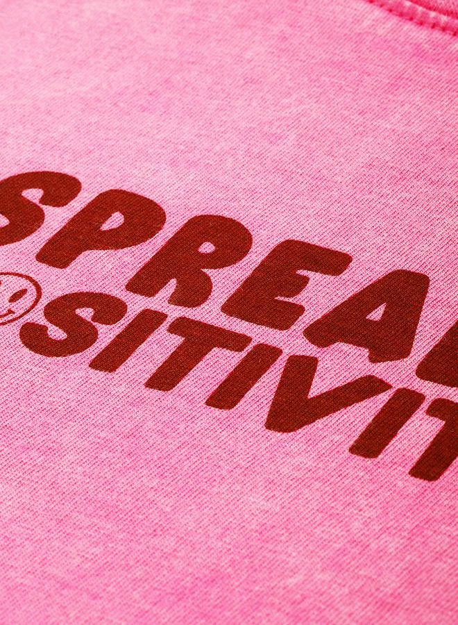 ديلينجر تيشيرت واسع بطبعة وياقة دائرية