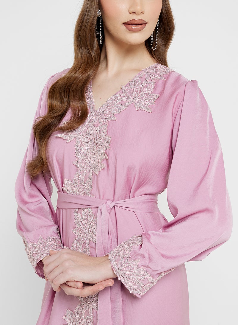 هيا كلوزيت جلابية مطرزة بحزام - Image 3