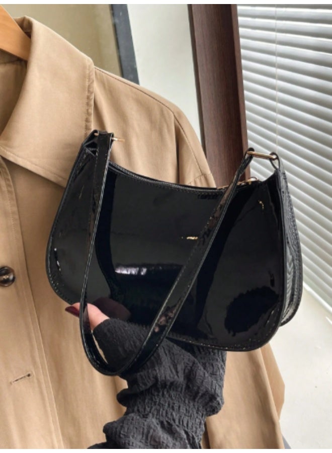 عرب شنطة كتف نسائية هلالية الشكل، لون أسود، تصميم مينيمال وأنيق، بسحاب علوي، مثالية للجامعة والخروجات اليومية - Image 1