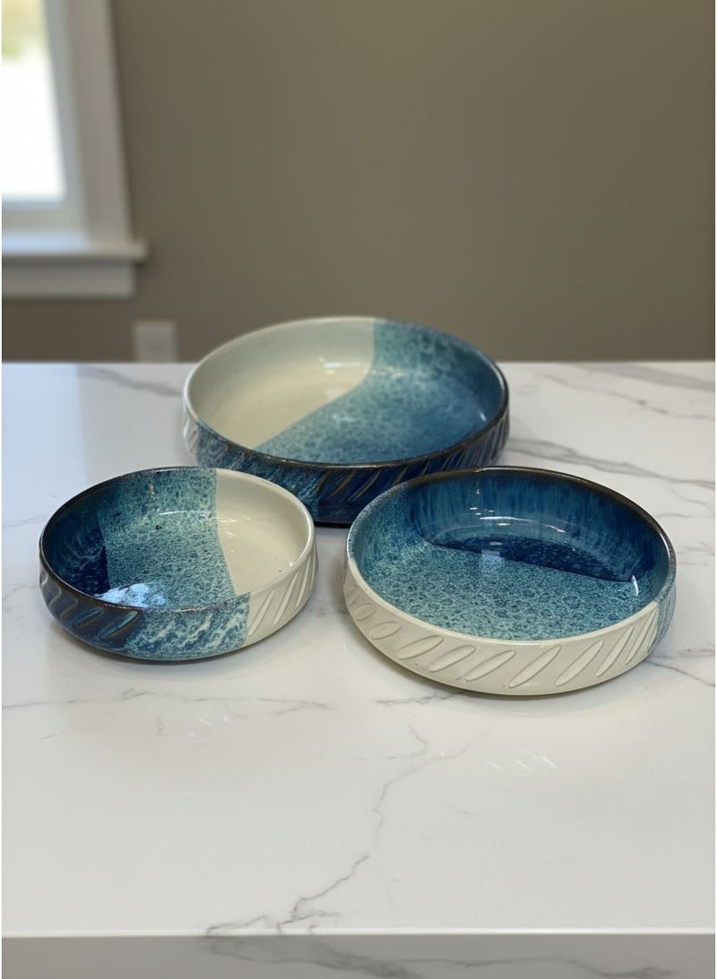 كذا هوم كاسا هوم طقم أوعية تقديم من بورسلين ستونوير – تشطيب مزجج يدويًا بطابع حرفي، أزرق محيطي وعاجي ناعم، أطباق دائرية ضحلة عصرية للطعام والضيافة - Image 1
