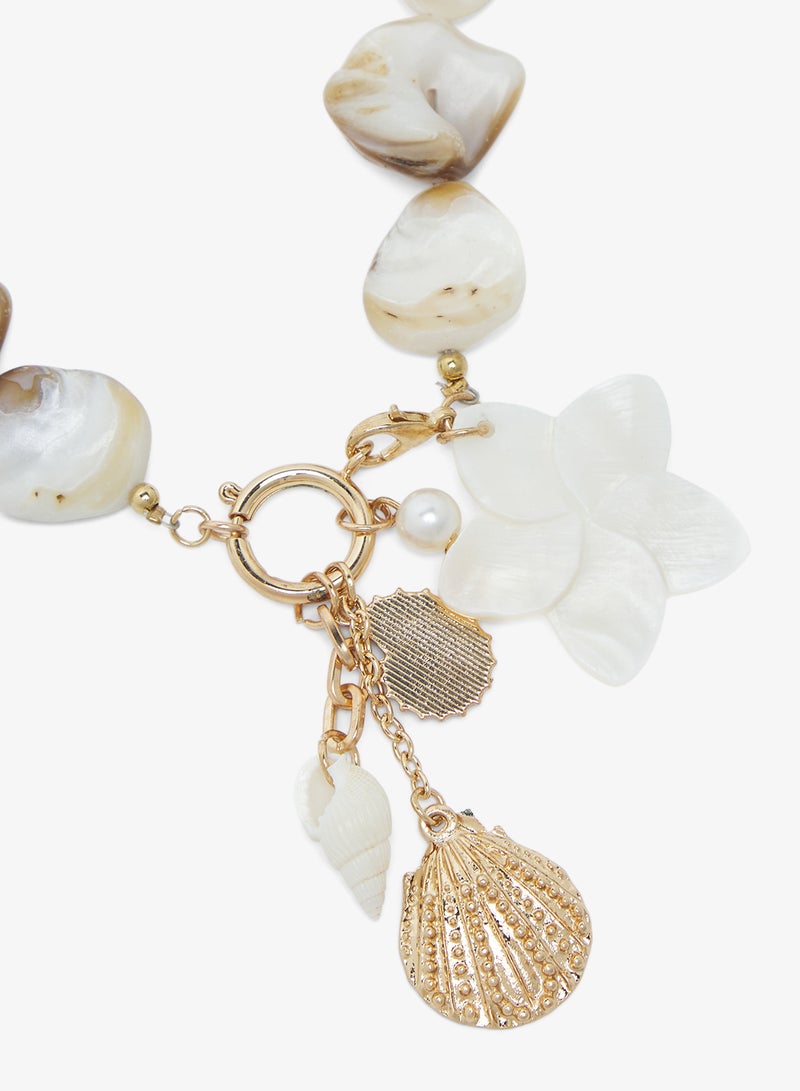 قلادة الراتنج بسحر البحر