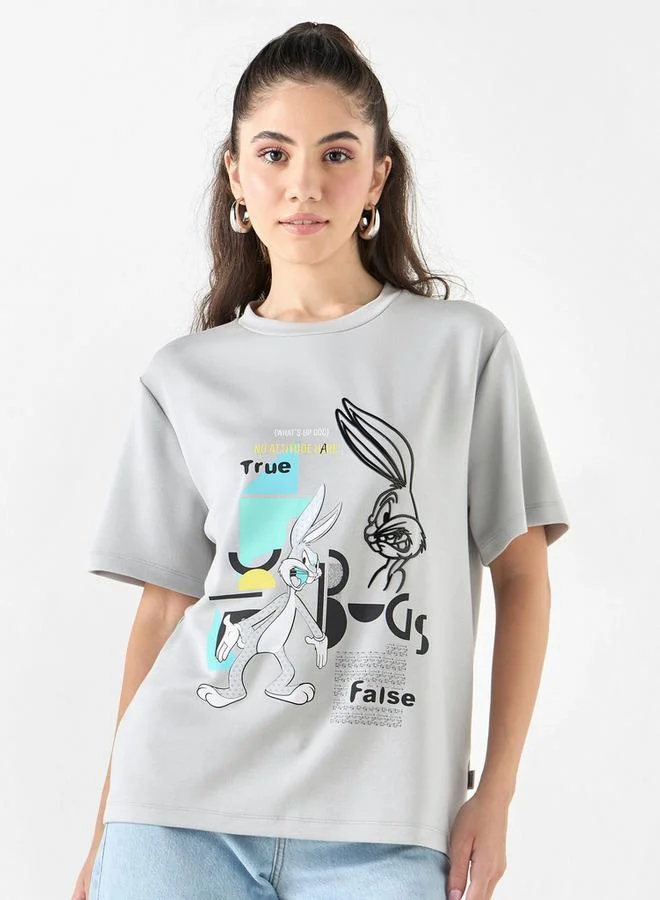 اس بي كاركترز تيشيرت بياقة ضيّقة وأكمام قصيرة وطبعات باجز باني