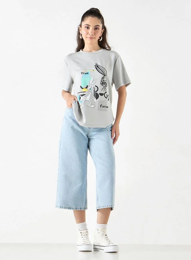 اس بي كاركترز تيشيرت بياقة ضيّقة وأكمام قصيرة وطبعات باجز باني