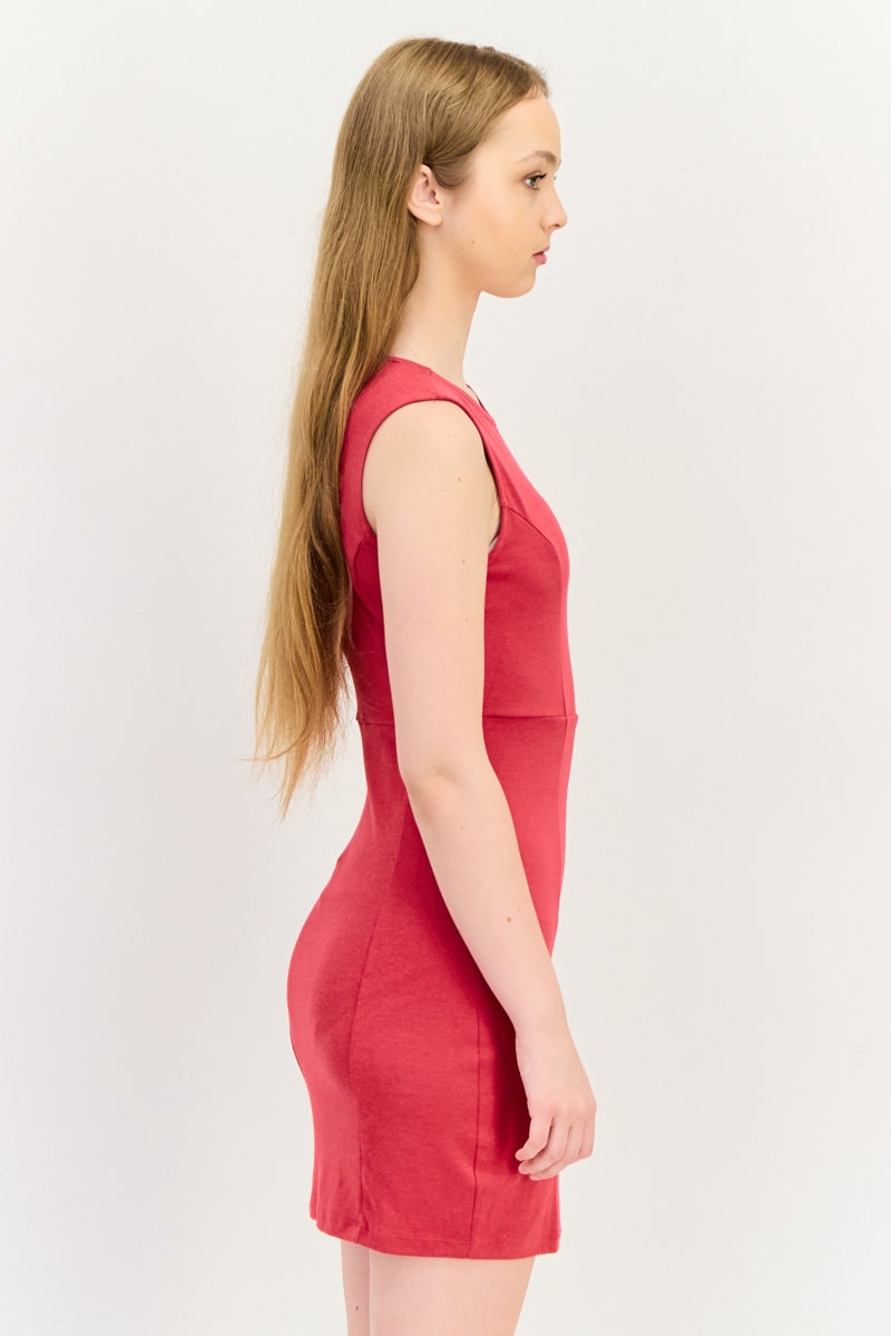 Nike فستان ميني خارجي ضيق بدون أكمام للنساء، وردي داكن - Image 2