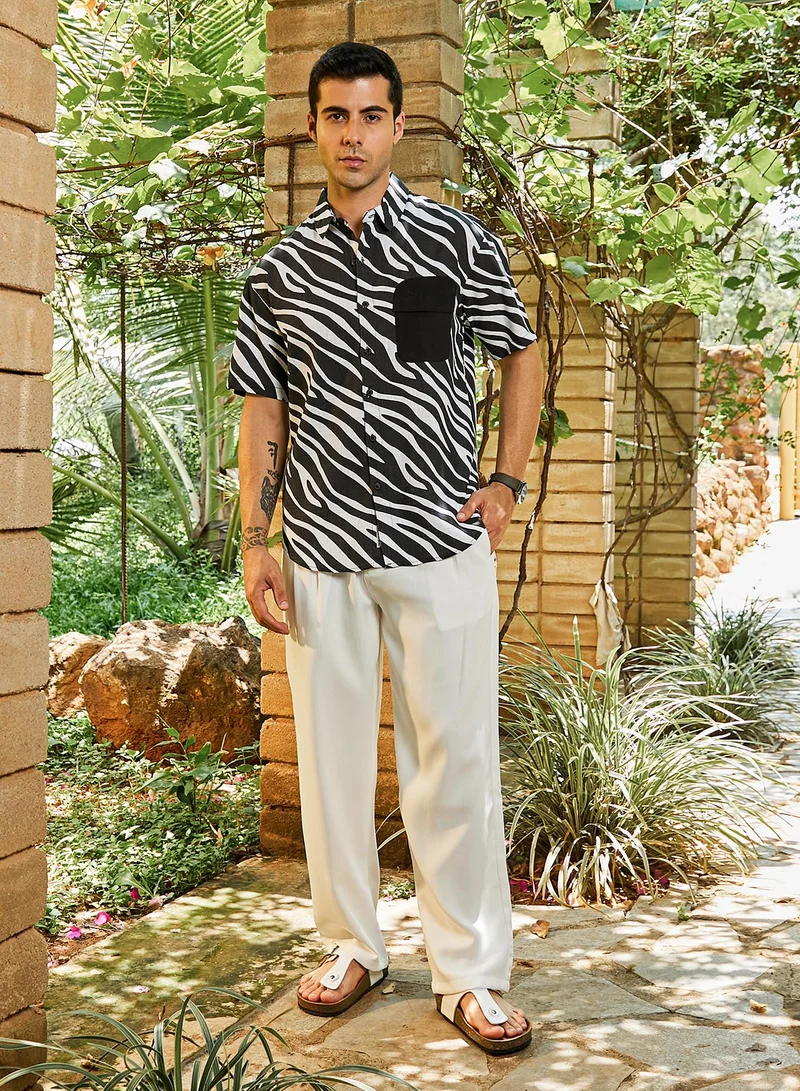 Campus Sutra Campus Sutra Men's Black & White Zebra-Lined Oversized Shirt For Casual Wear | Spread Collar | Short Regular Sleeves | Button Closure | Oversized Shirt Crafted With Comfort Fit For Everyday Wear