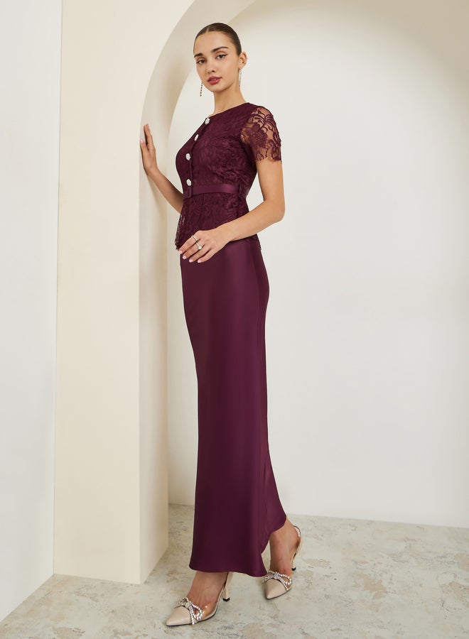 ستايلي فستان طويل ساتان بتفاصيل دانتيل مع أزرار - Image 3