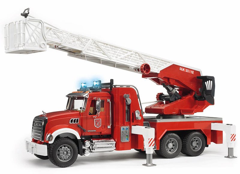 Bruder MACK Granite Fire engine with Water pump - Image 4