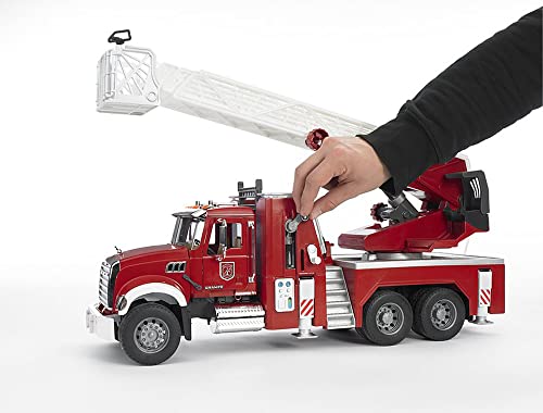 Bruder MACK Granite Fire engine with Water pump - Image 5