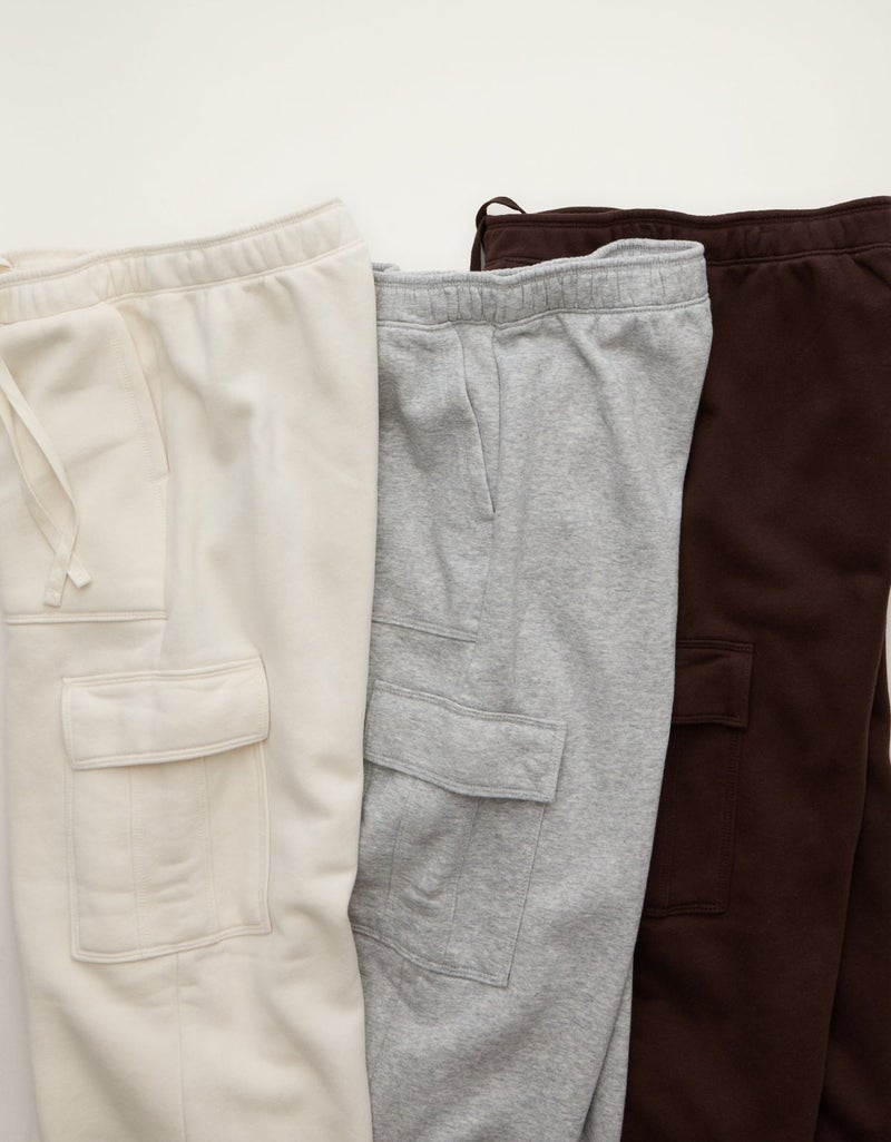 American Eagle AE Everyday Luxe Cargo Wide-Leg Sweatpant - Image 4