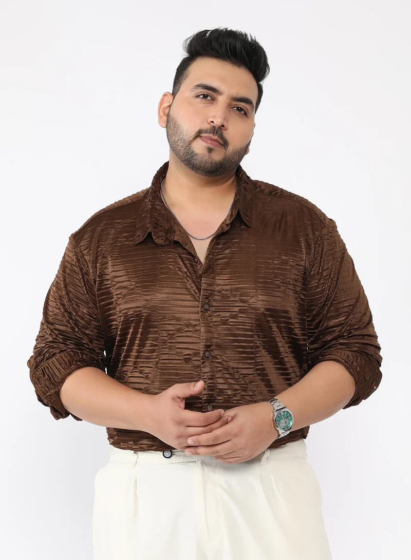 انستافاب بلس قميص رجالي بنقش المعين المكسر بياقة عريضة وأكمام طويلة بأزرار مفردة وإغلاق بأزرار وحافة منحنية.