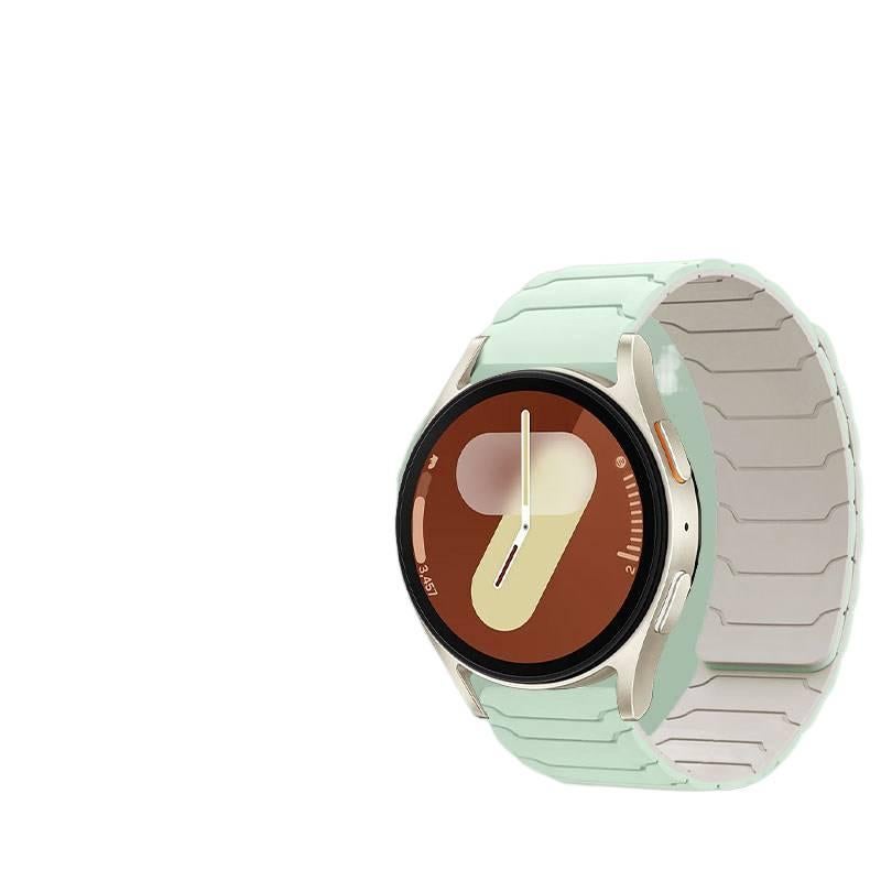 سوار ساعة ذكية رياضي من السيليكون متوافق مع Samsung Galaxy Watch 7 Classic بملاءمة قابلة للتعديل وحزام ناعم للاستبدال اليومي باللون Starlight قابل للتعديل - NADI - Image 1