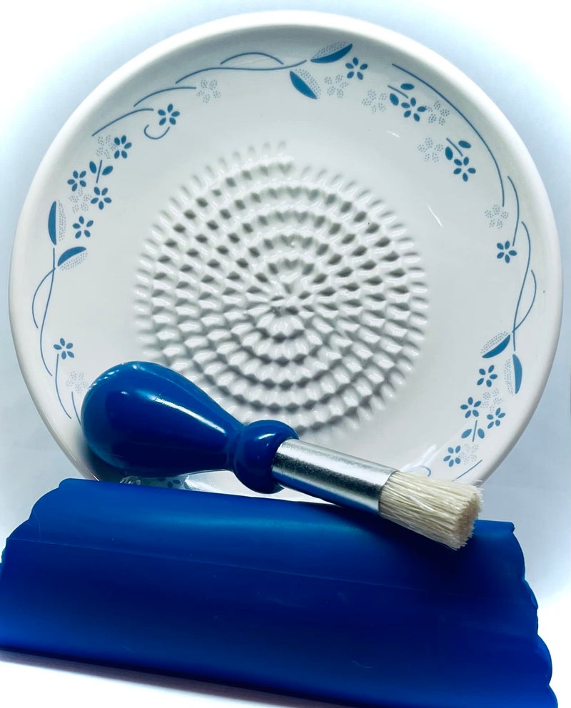 BonCera, All-in-one Premium Ceramic Garlic Grater Plate 4-Piece Set - Classic Flower Line on White Design - For Garlic, Ginger, Chocolate, and more! - Comes with 5.25" Plate, Peeler, Brush, and Stand - Image 4