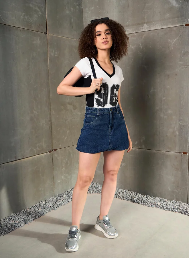 ساسافراس Sassafras White Contrast Panel 96 Print V Neck Fitted T-Shirt