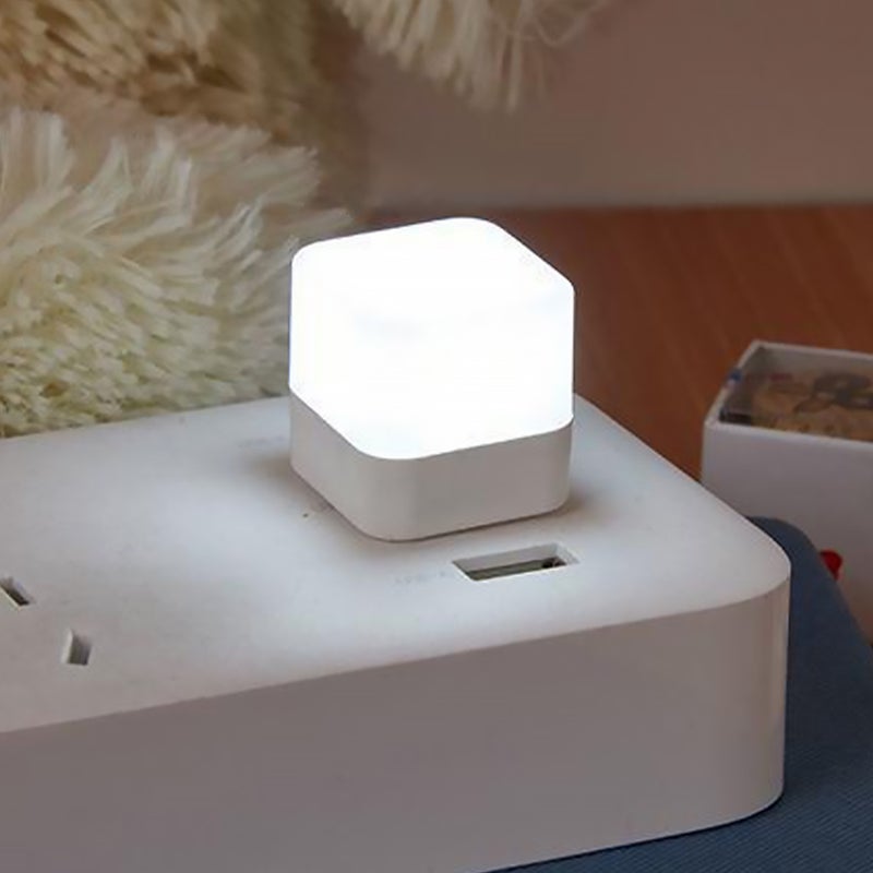 🏠 مصابيح ليلية مربعة حديثة بحجم مدمج ومتوافقة مع USB لتعزيز أجواء غرفة النوم - Image 2