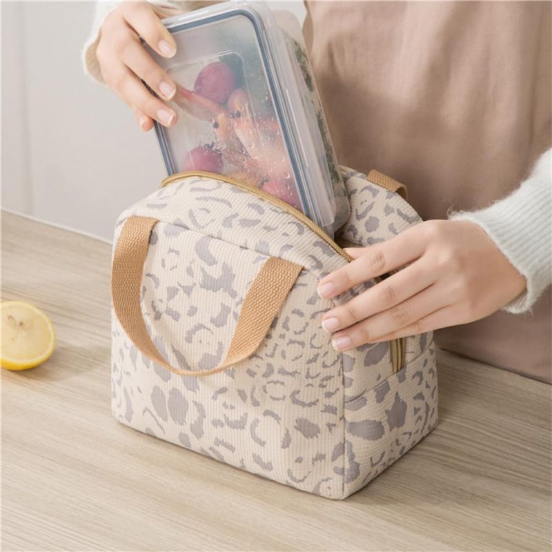كيس غداء صغير عازل: تصميم مطبوع عصري أنيق - حقيبة غداء بيج صغيرة محمولة للاستخدام اليومي للنساء البالغات في العمل والمكتب أثناء التنقل - Image 3