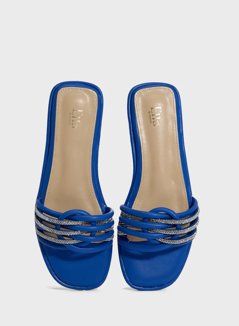 ايلا صندل مسطح بحزام منسوج