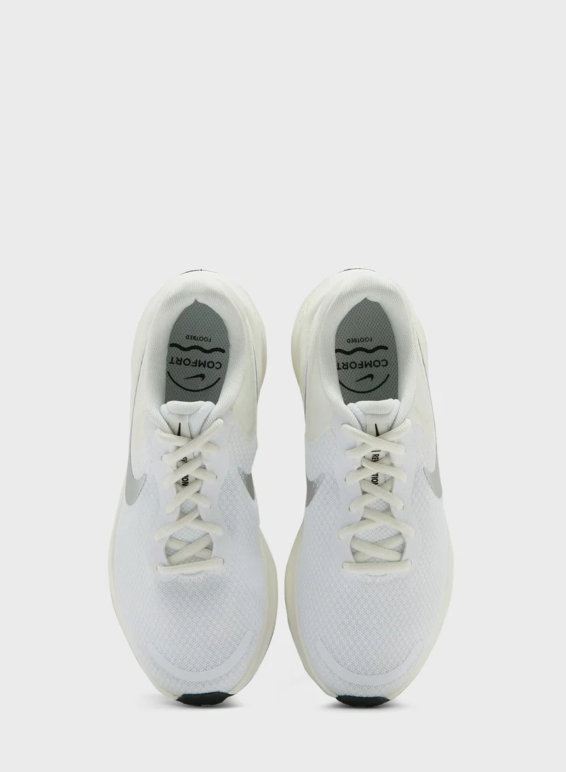 Nike Revolution 7
