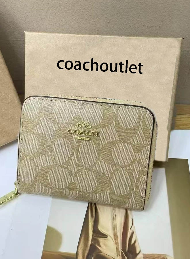coachoutlet Women's short wallet multi-card wallet is convenient to carry the classic khaki pattern - Image 1