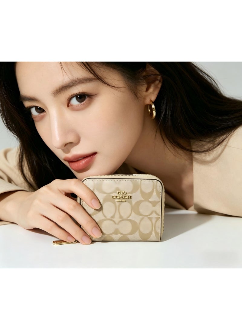 coachoutlet Women's short wallet multi-card wallet is convenient to carry the classic khaki pattern - Image 3