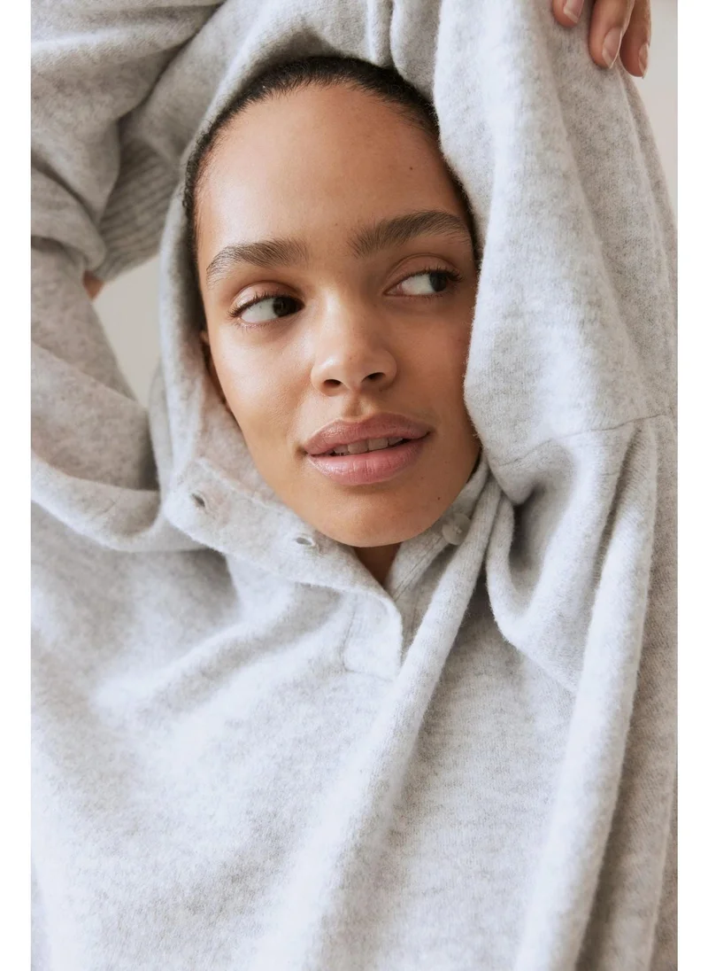 اتش اند ام كنزة صوفية ناعمة بياقة