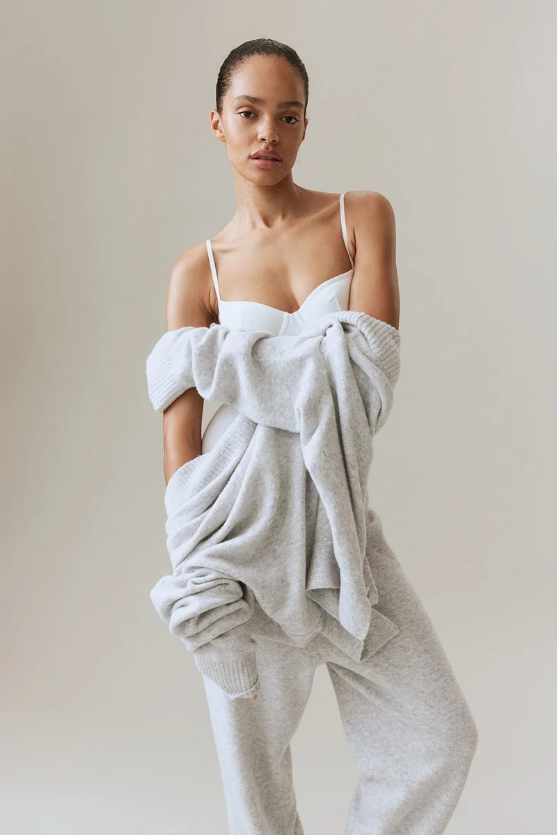 اتش اند ام كنزة صوفية ناعمة بياقة