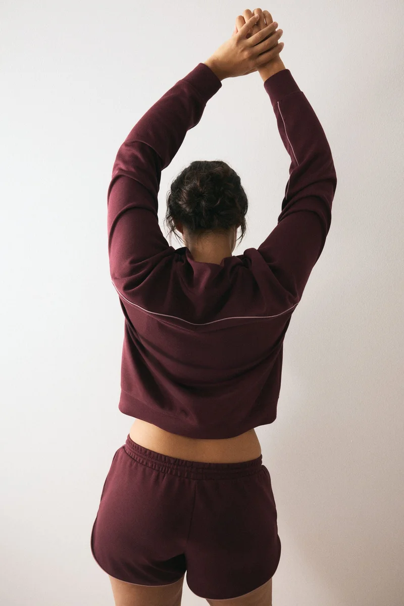 اتش اند ام جاكيت رياضي من قماش سكوبا