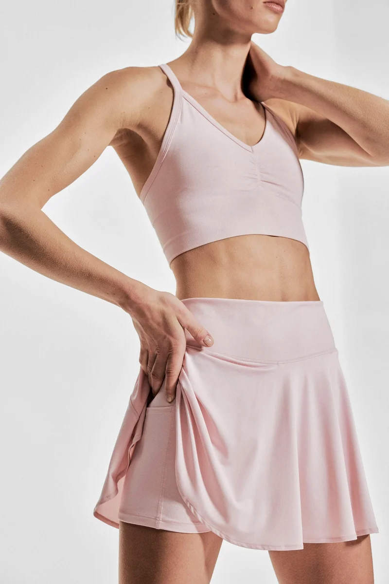 اتش اند ام تنورة تنس بقصة دائرية من نسيج دراي موف™